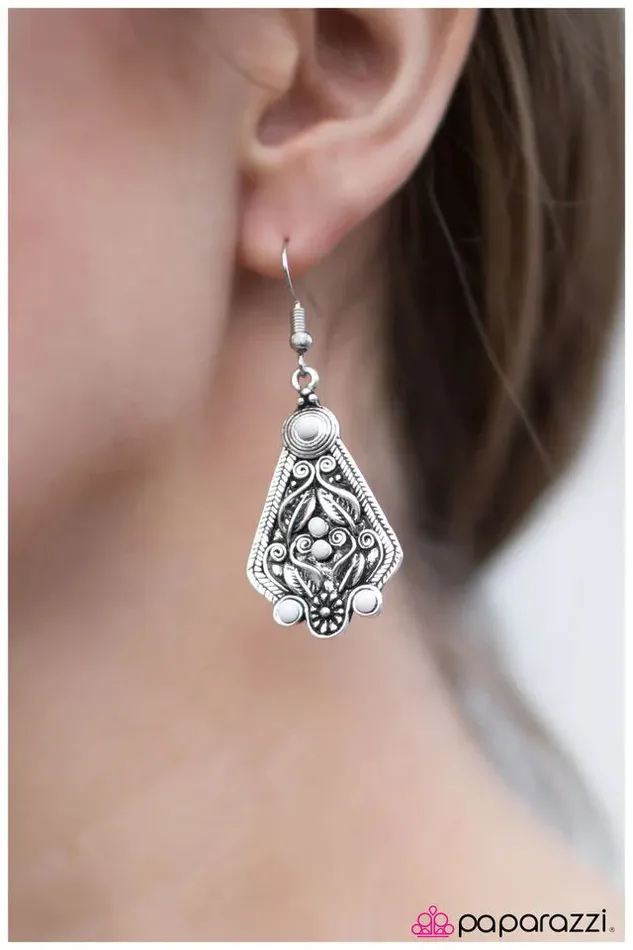 Earrings Paparazzi Jewelry Paparazzi Earring Enchant Me White