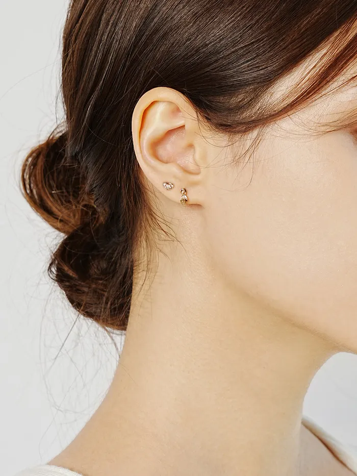 MinimalBijoux Earrings 14K Gold Mini Leaf Drop Cartilage Earring 20G