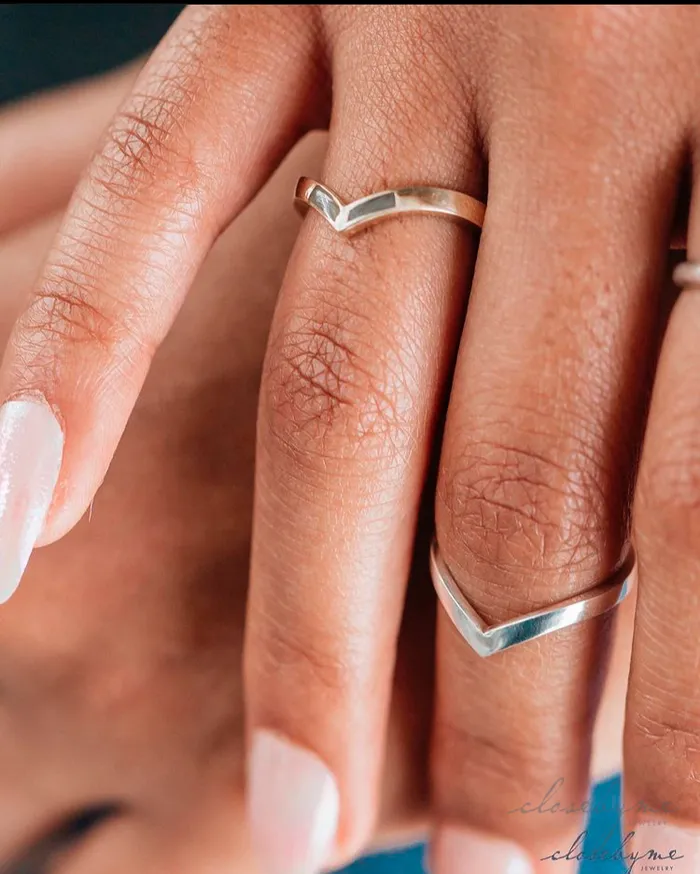 closebymejewelry Chevron Cremation Ring in Sterling Silver Rings