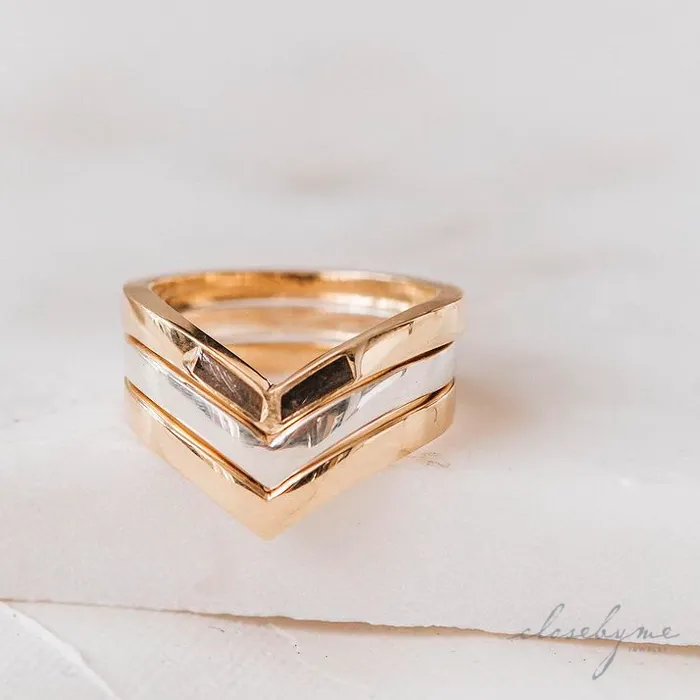closebymejewelry Chevron Cremation Ring in Sterling Silver Rings