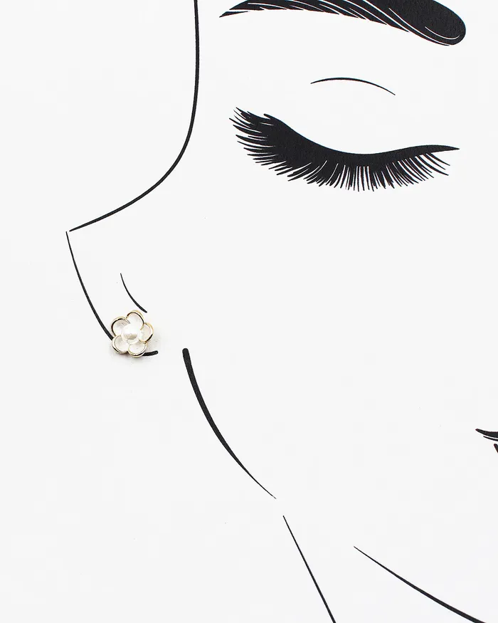 Earrings 090122 Pearl Center Flower Stud Earrings Earrings 090122 Pearl Center Flower Stud Earrings