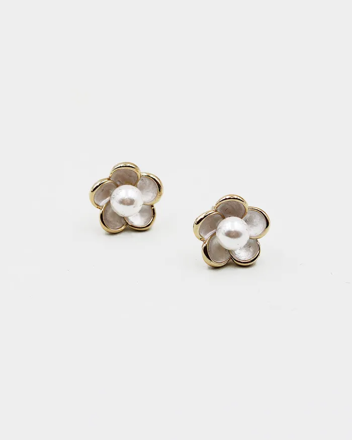 Earrings 090122 Pearl Center Flower Stud Earrings Earrings 090122 Pearl Center Flower Stud Earrings