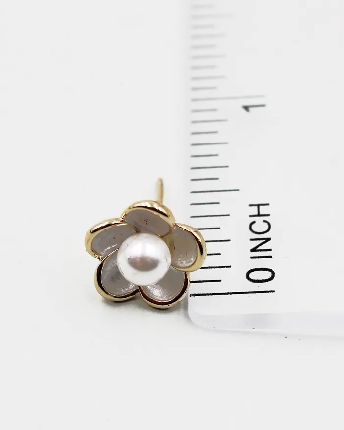 Earrings 090122 Pearl Center Flower Stud Earrings Earrings 090122 Pearl Center Flower Stud Earrings